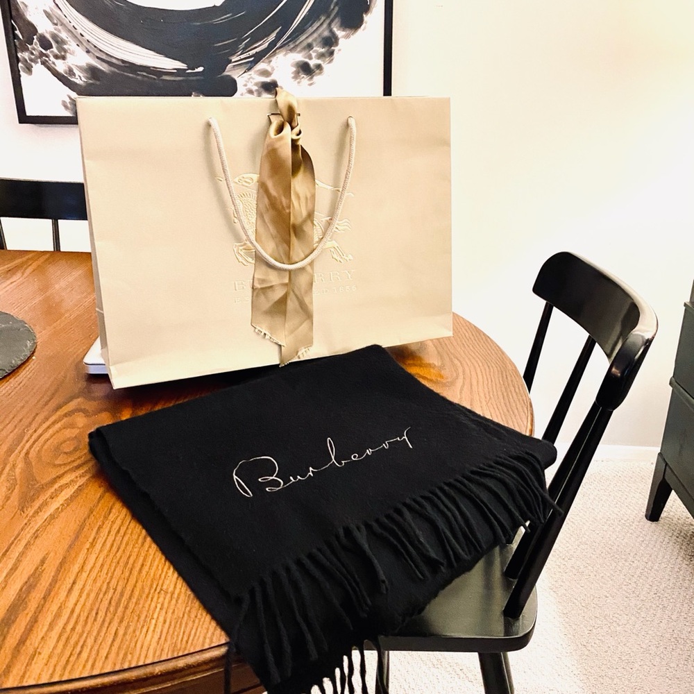 BURBERRY Signature Fringe Scarf